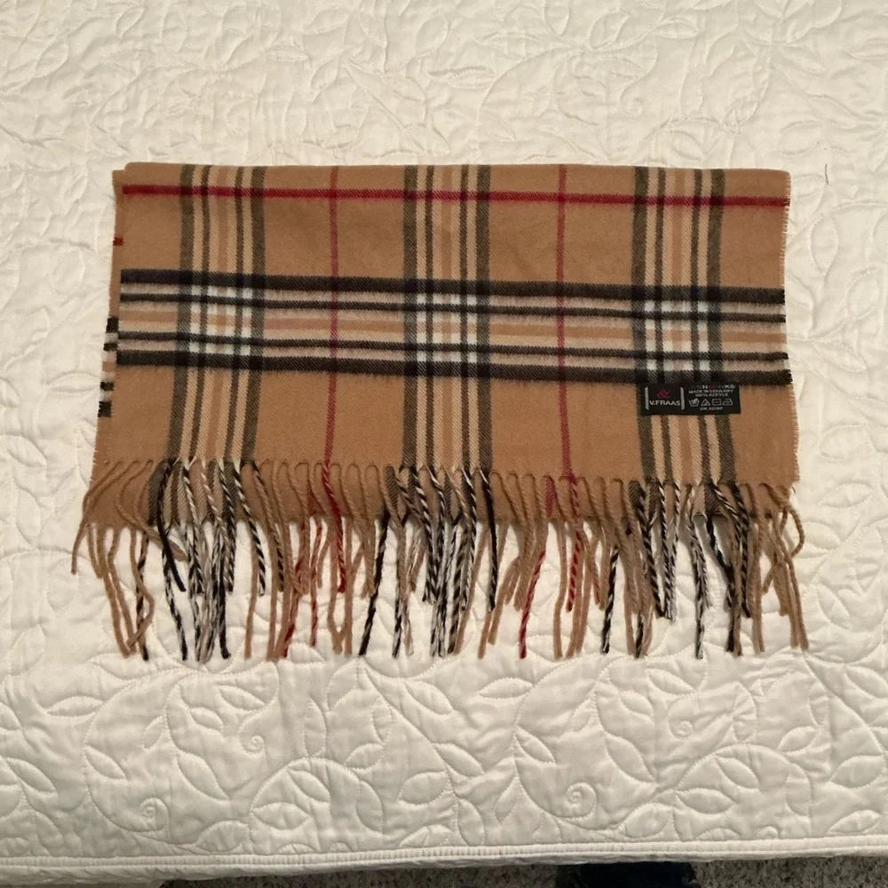 V. FRAAS soft and warm Plaid Scarf